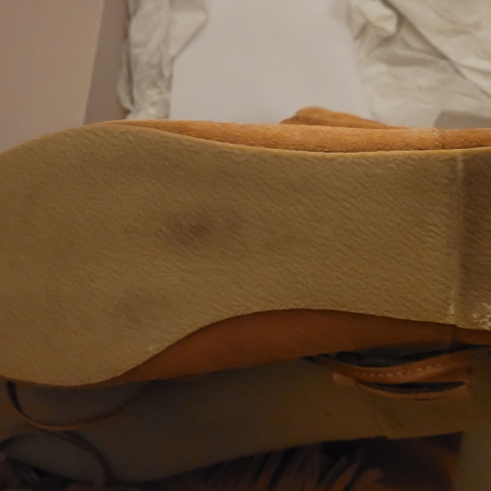 Boots - Picture 4 of 5